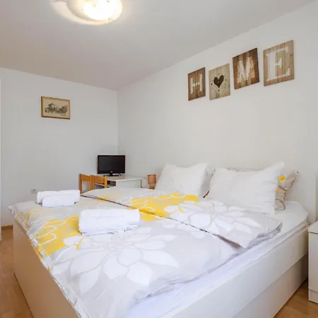 Beautiful In With Kitchen Semesterbostad Split