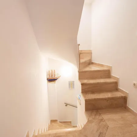 Semesterbostad Beautiful In With Kitchen Split