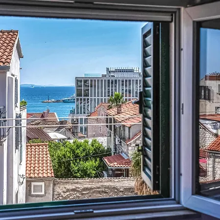 Beautiful In With Kitchen *