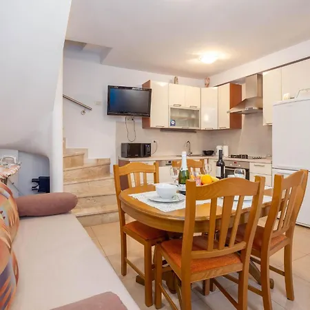 Beautiful In With Kitchen Holiday home *