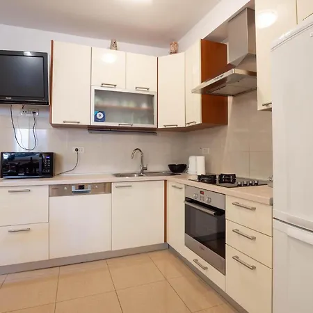 4 Bedroom Front In *