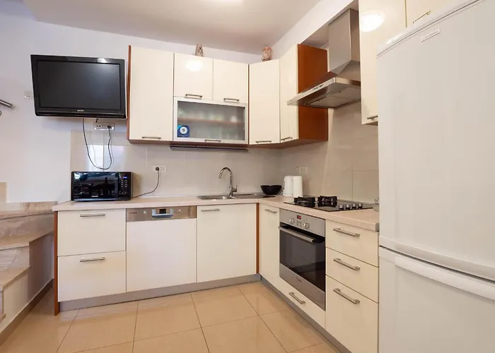 Beautiful In With Kitchen *