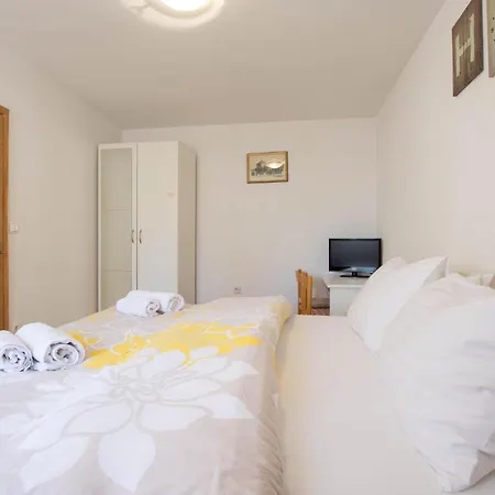 度假居 4 Bedroom Front In 斯普利特