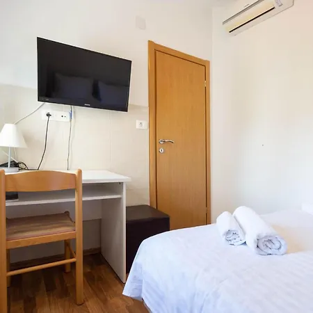 4 Bedroom Front In 斯普利特